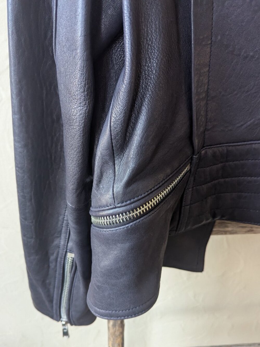 Wilson's Navy Blue Womens Size M Vintage Looking Leather Jacket - Picture 10 of 16